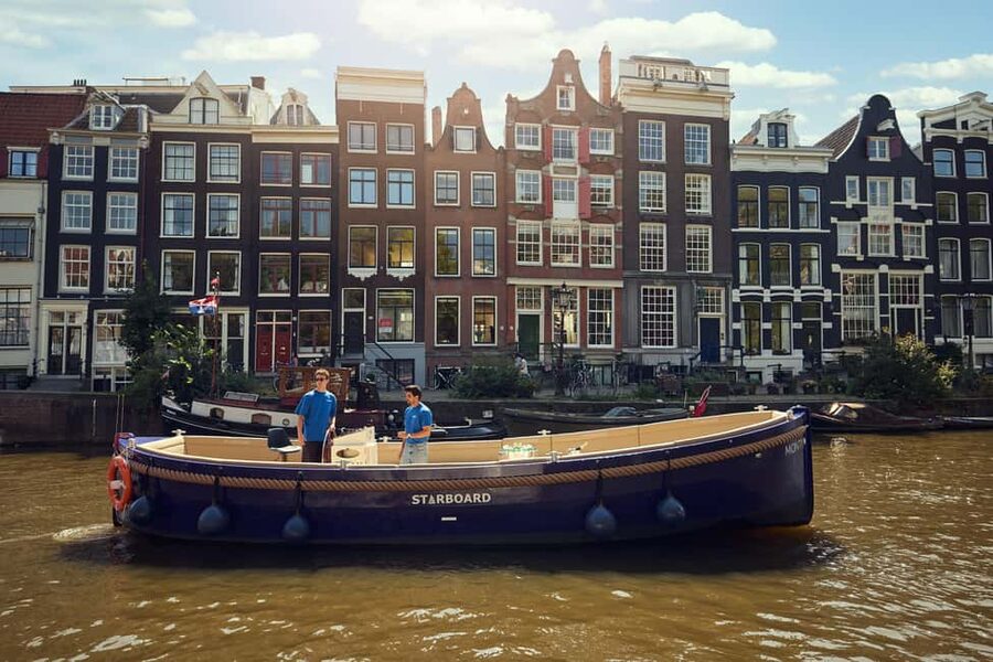 Amsterdam: Cozy Evening Canal Cruise With Open Bar Option - Drinks, seating, weather, and the social mood