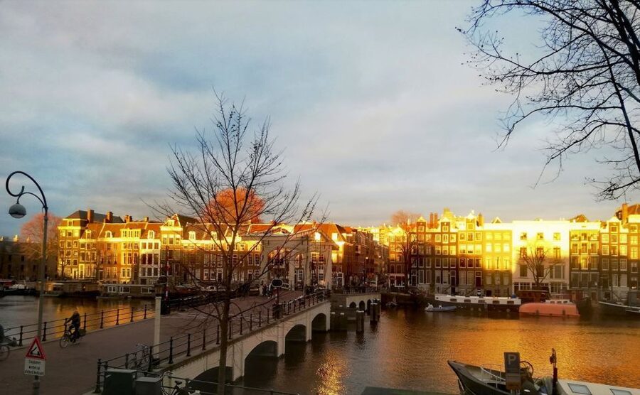 Amsterdam: Craft Dutch Pancakes in Charming Canal House - Who should book this experience?