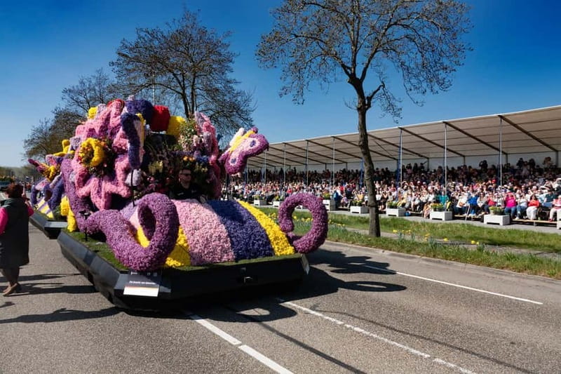Amsterdam: Day Trip to Flower Parade & Keukenhof on April 18 - Entering Keukenhof after the parade