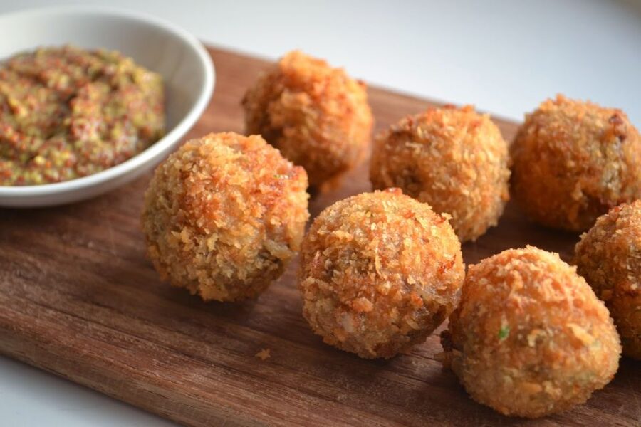 Amsterdam: Dutch Bitterballen and Croquette Tasting - A first-class waiting room from the 1880s