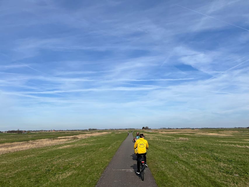Amsterdam: Dutch Countryside E-Bike with Cheese & Clogs - Guide quality and the small-group feel