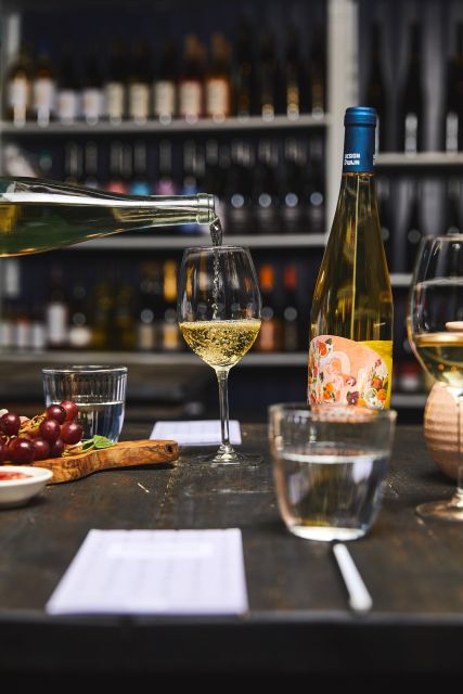 Amsterdam: Dutch Wine Tasting with Sommelier - Five wines, four colors, and plenty of contrast
