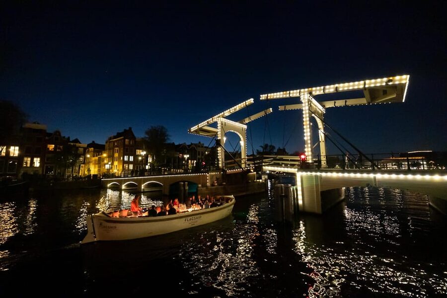 Amsterdam: Evening Canal Cruise with (Open) Bar on Board - The route from canal houses to the Amstel