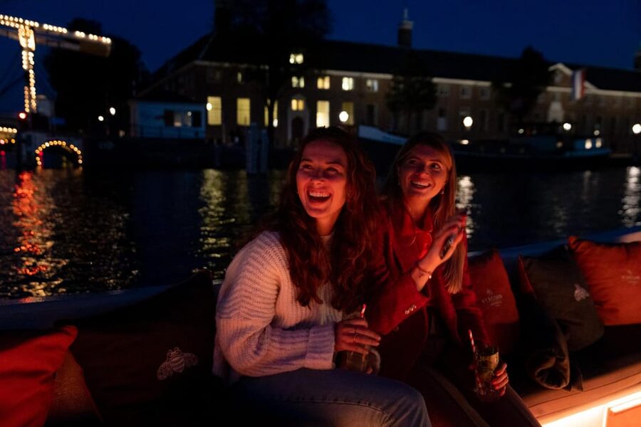 Amsterdam: Evening Canal Cruise with (Open) Bar on Board - Who should book this cruise?