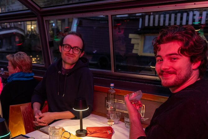 Amsterdam Evening Cocktail Cruise with snacks - Cocktails, snacks, and the value of the package