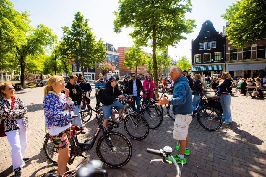 Amsterdam: Explore the City Highlights by Bike - A calmer ride through Vondelpark