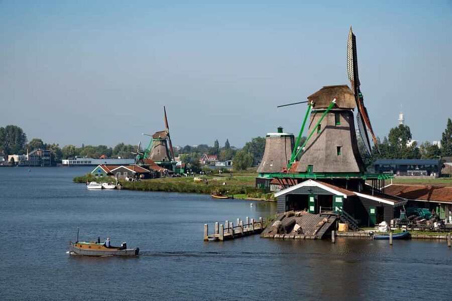 Amsterdam: Explore Zaanse Schans: Half-Day Luxury Coach Trip - Reaching Zaanse Schans from Amsterdam