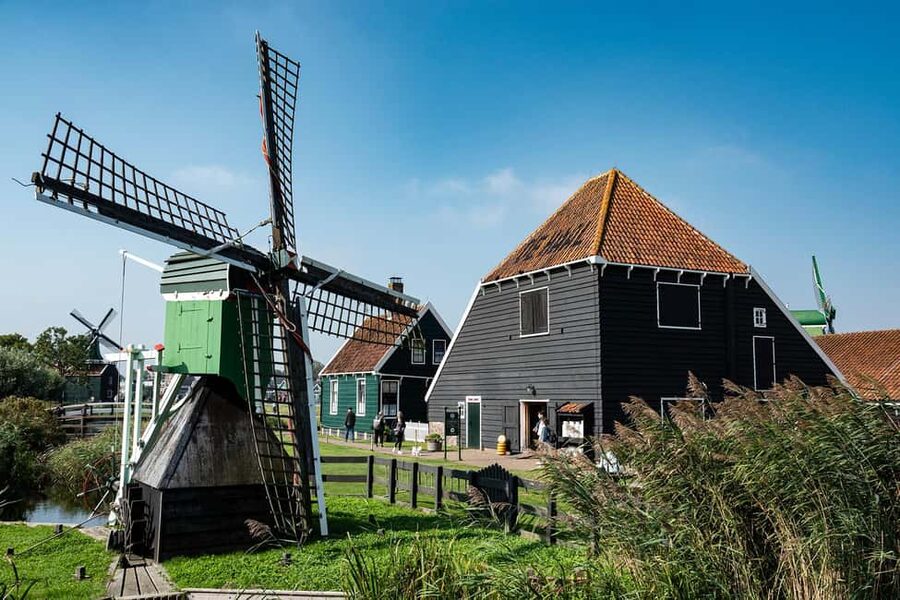Amsterdam: Explore Zaanse Schans: Half-Day Luxury Coach Trip - Choosing between the three departure times