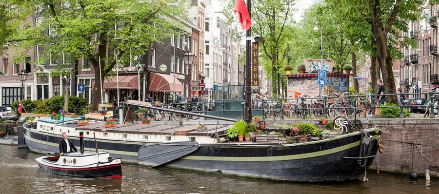 Amsterdam Explorer Pass: Save up to 50% on 3-7 Attractions - Bike hire and the city’s two-wheeled rhythm
