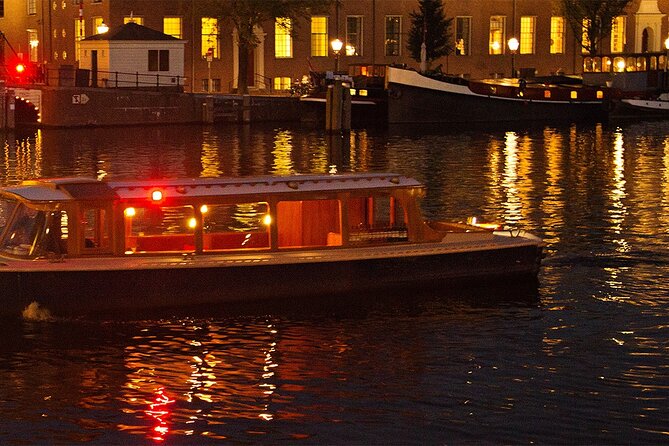 Amsterdam Festival of Lights Cruise by Captain Dave - Mulled wine, hot chocolate, and small winter comforts