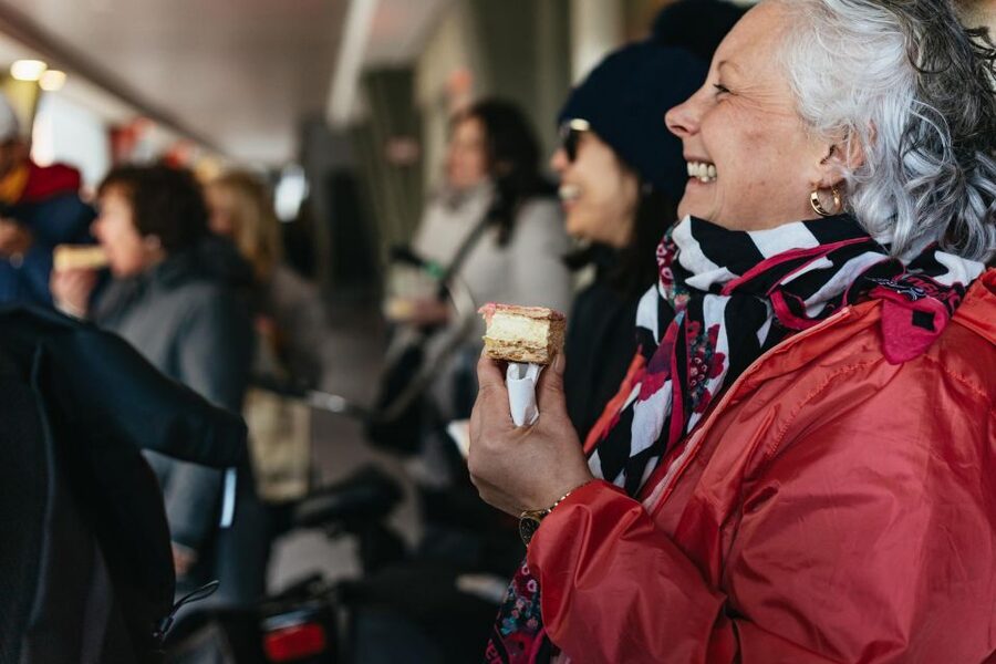 Amsterdam: Food and Culture Walking Tour with Tastings - Walking into Jordaan