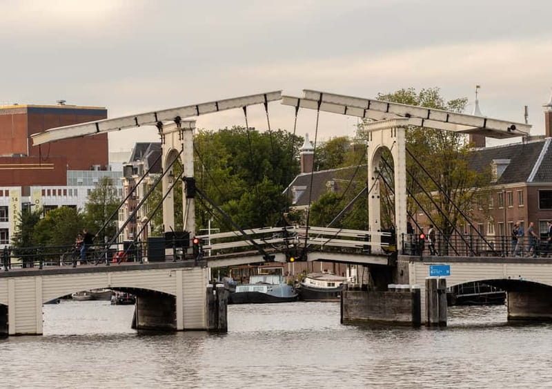 Amsterdam: German Canal Cruise with Unlimited Drinks Option - Muntplein and the Jewish Quarter