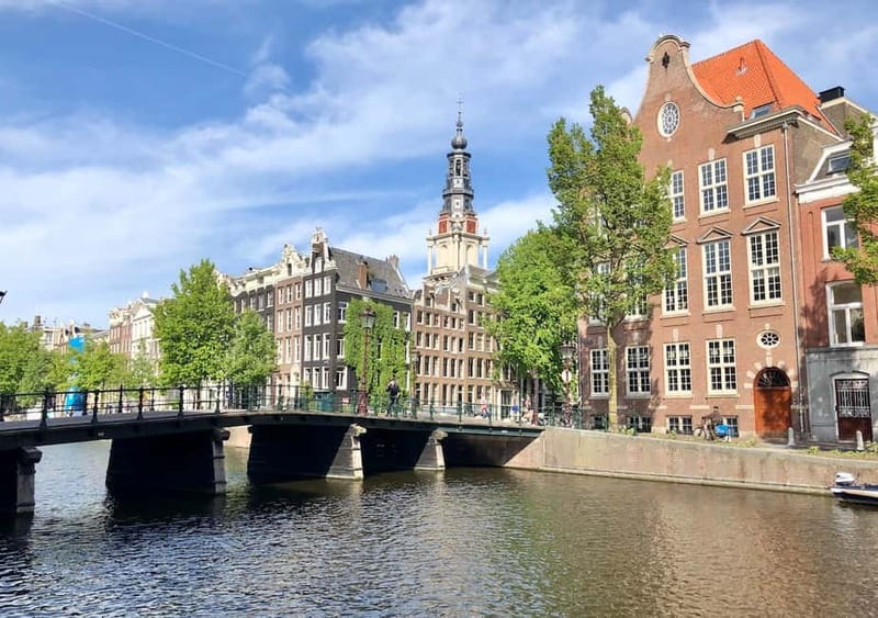 Amsterdam: German Canal Cruise with Unlimited Drinks Option - The German guide and the tone on board