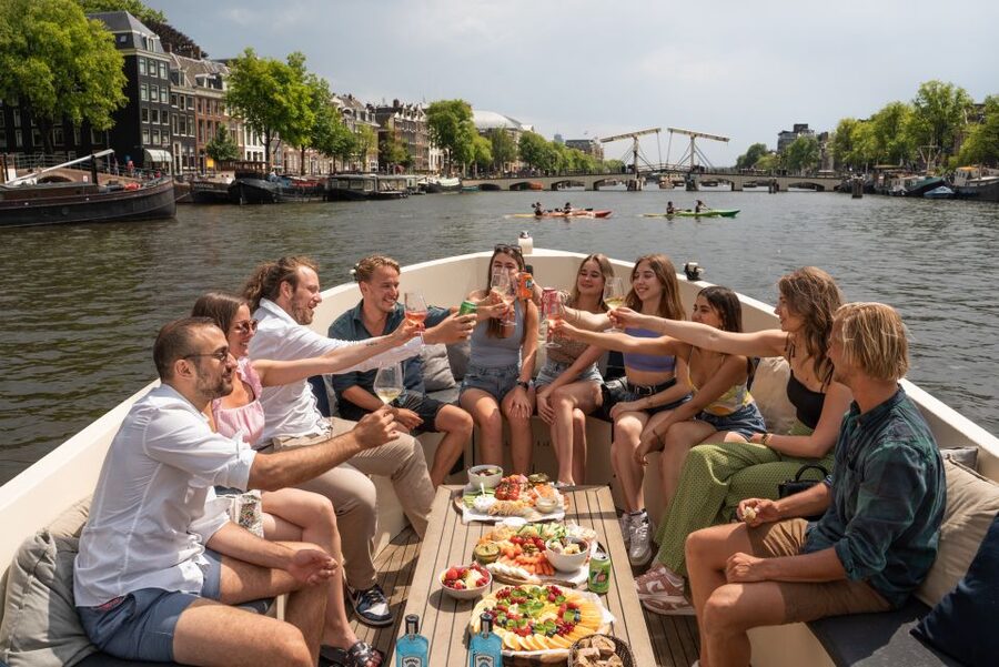 Amsterdam: German Guided Canal Cruise with on Board Bar - Key points at a glance