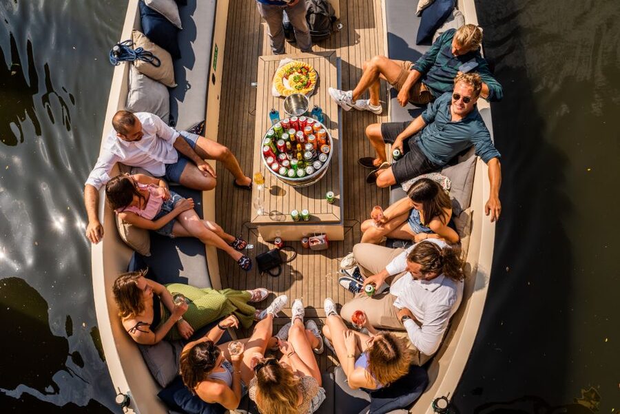 Amsterdam: German Guided Canal Cruise with on Board Bar - Oude Kerk and the Basilica of Saint Nicholas