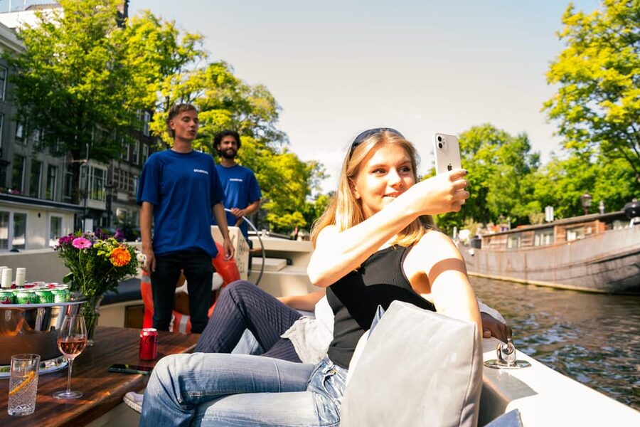 Amsterdam: German Guided Canal Cruise with on Board Bar - Seven Bridges and Amsterdam’s best photo angle