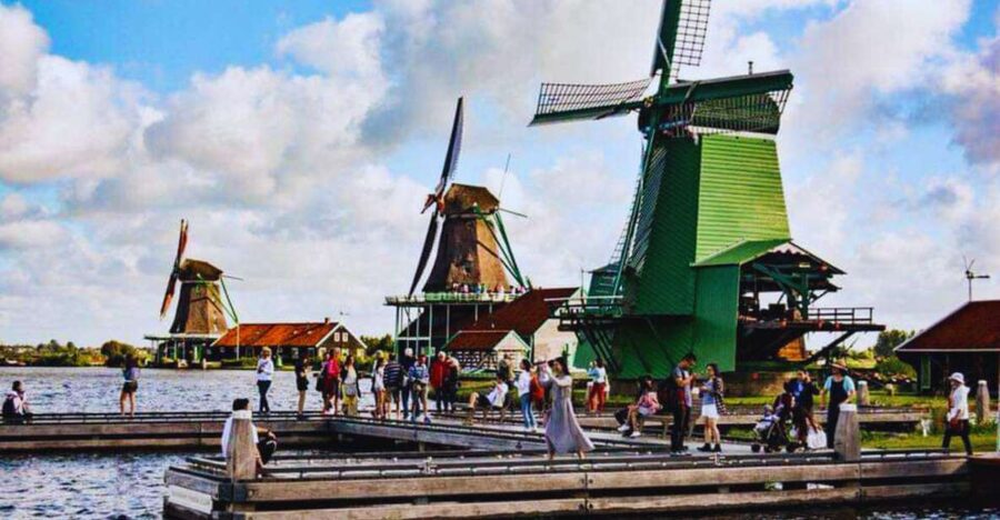 Amsterdam: Giethoorn and Zaanse Schans Windmills Day Tour - Two famous Dutch sights in one long day