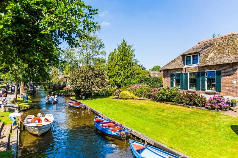 Amsterdam: Giethoorn Day Trip with Boat Tour - What the day feels like in practice