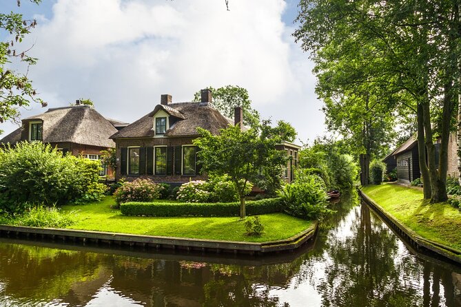 Amsterdam: Giethoorn Tour Scenic Cruise, Cheese & Free Time - The coach ride through the Netherlands