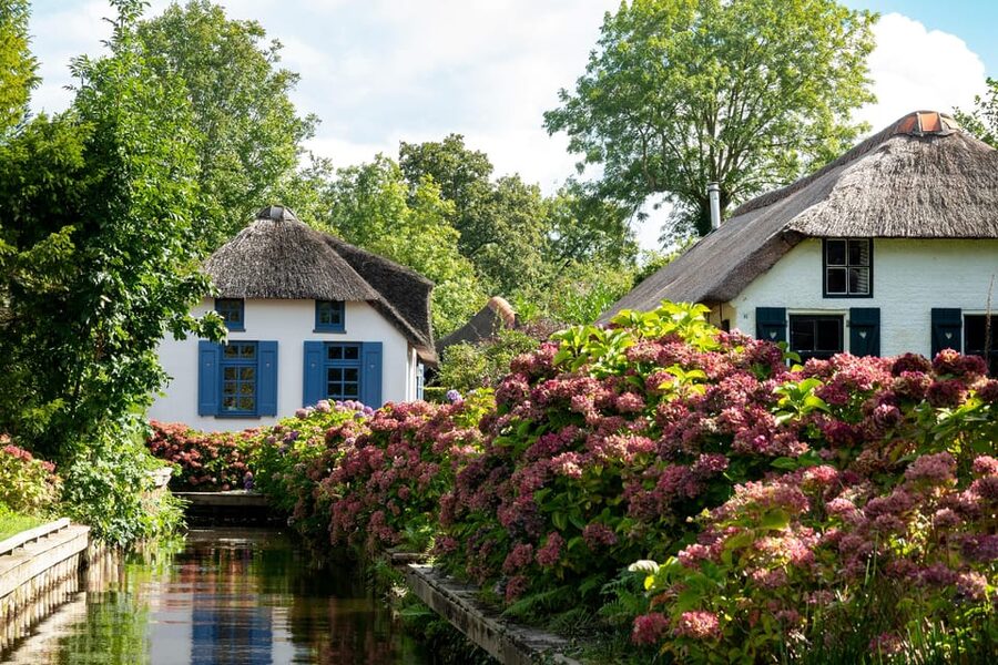 Amsterdam: Giethoorn Tour Scenic Cruise, Cheese & Free Time - Returning to Amsterdam without a late night