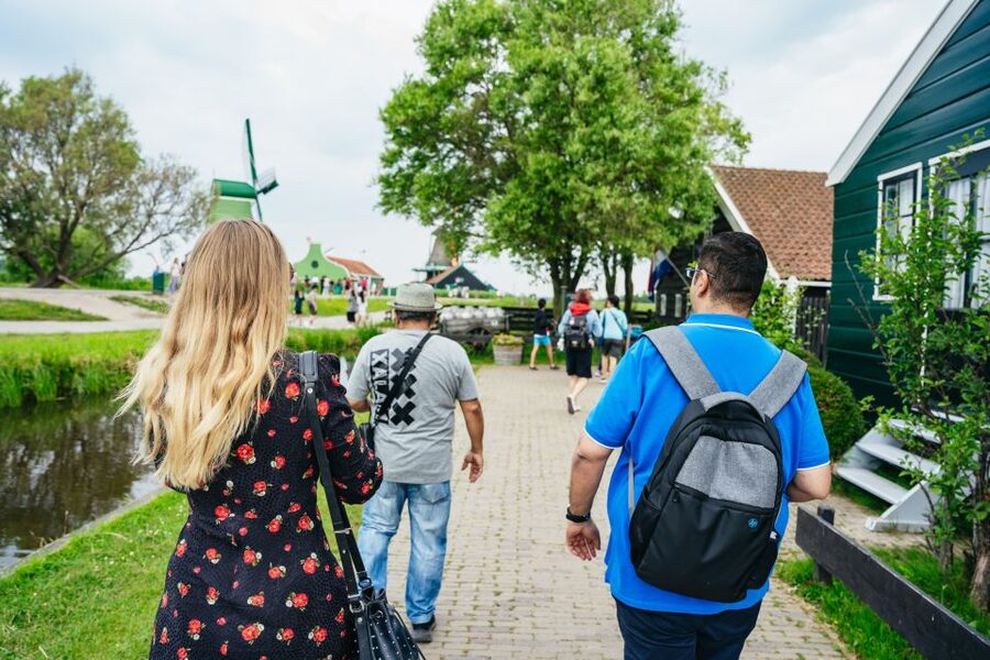 Amsterdam: Giethoorn, Volendam, and Zaanse Schans Tour - The long ride to Giethoorn