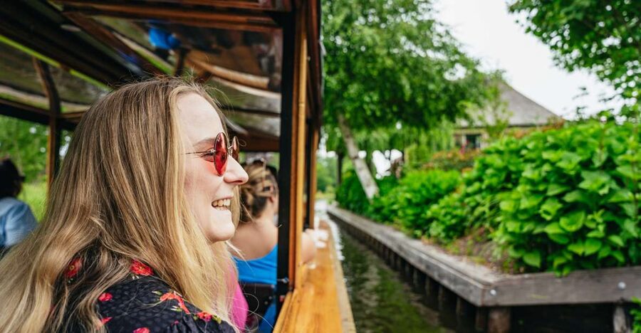 Amsterdam: Giethoorn, Volendam, and Zaanse Schans Tour - What the guides add to the day
