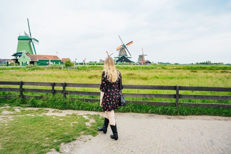 Amsterdam: Giethoorn, Volendam, and Zaanse Schans Tour - Timing, walking, and the real pace