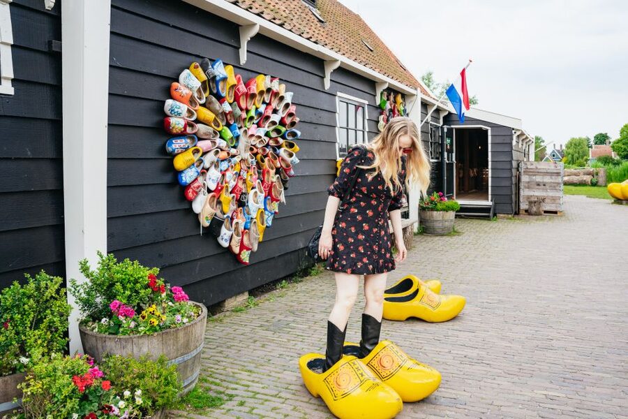Amsterdam: Giethoorn, Volendam, and Zaanse Schans Tour - Starting at Prins Hendrikkade 20A
