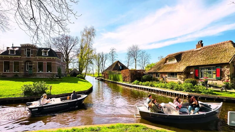 Amsterdam: Giethoorn & Zaanse Schans Small Group Day Trip - How the small group changes the experience