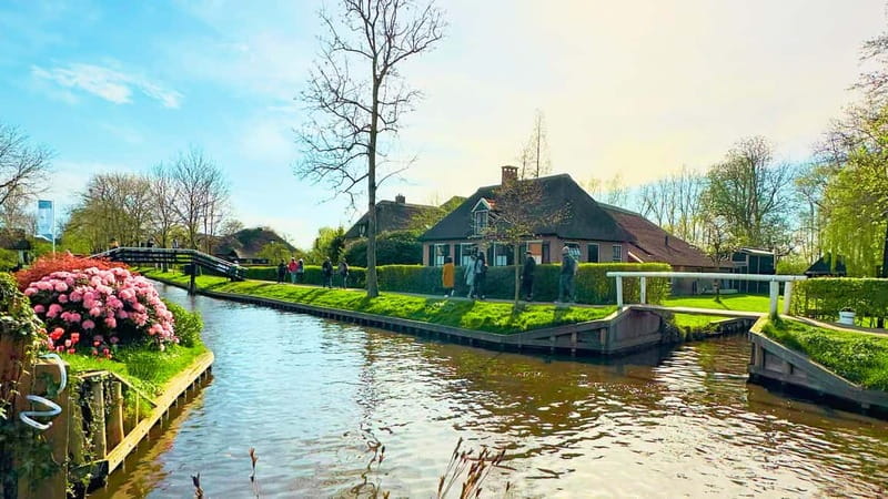 Amsterdam: Giethoorn & Zaanse Schans Small Group Day Trip - Price, food, and what you receive