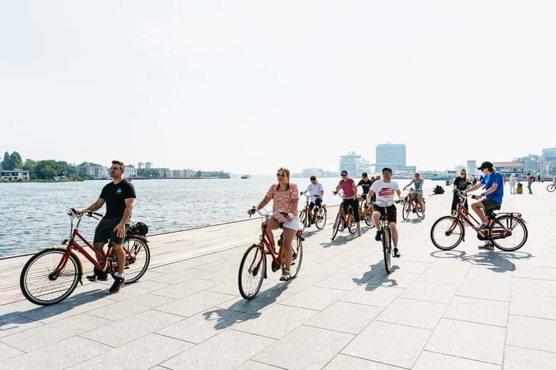 Amsterdam: Guided Bike Tour City Centre in EN/DE/FR/ES - Leidseplein and the pause in Vondelpark