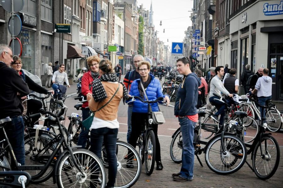 Amsterdam: Guided City Bike Tour in French - Magere Brug and the Amstel: bridges with a story