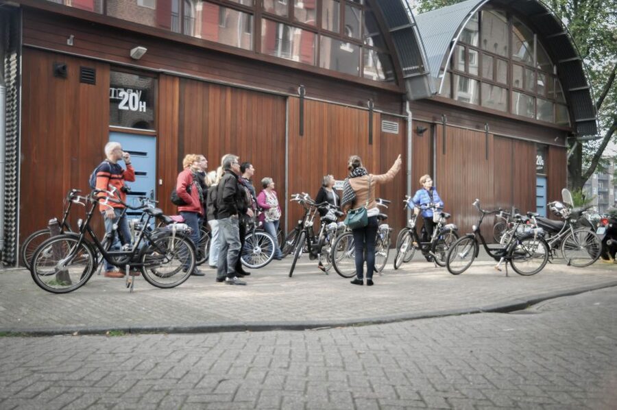 Amsterdam: Guided City Bike Tour in French - Jewish Quarter, Entrepotdok, and Plantage