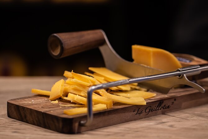 Amsterdam : Guided Cultural Food Tour - Magna Plaza and the complicated side of wealth