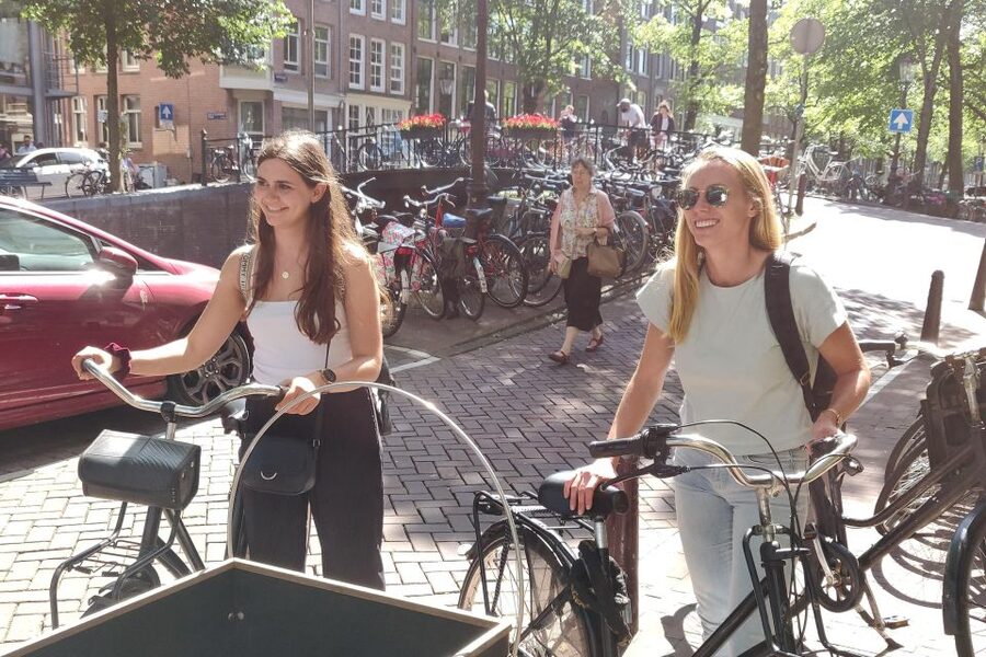 Amsterdam: Guided Food Tour with Tastings - Haringhappen and a taste of Dutch tradition