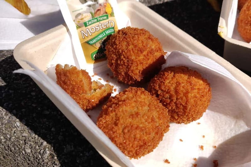 Amsterdam: Guided Food Tour with Tastings - What the guide adds to the meal