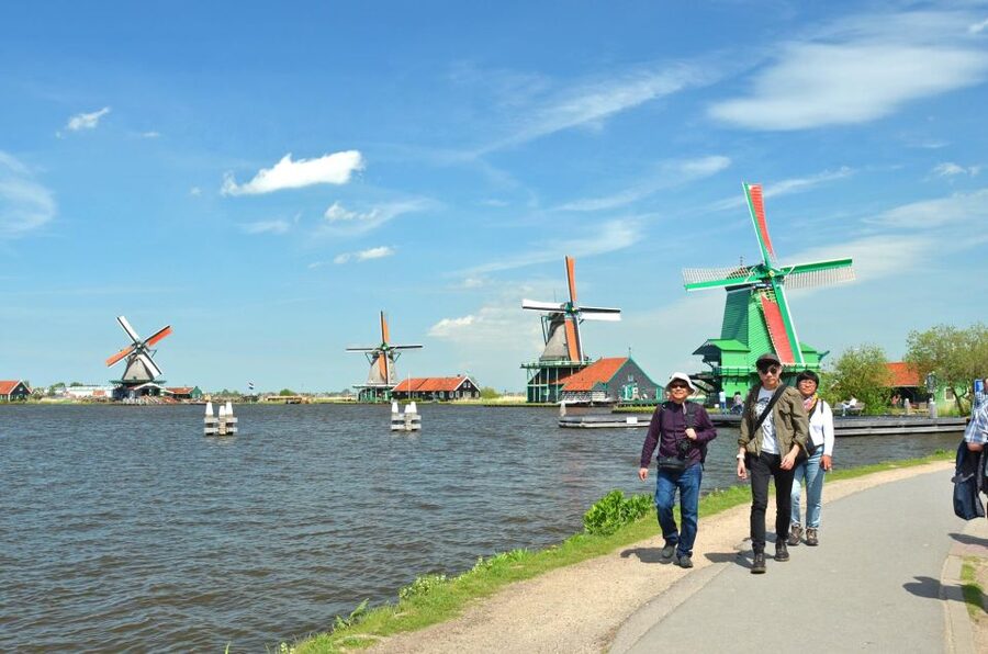 Amsterdam: Guided Zaanse Schans, Windmills & Cheese Tour - Why Zaanse Schans works as a half-day outing