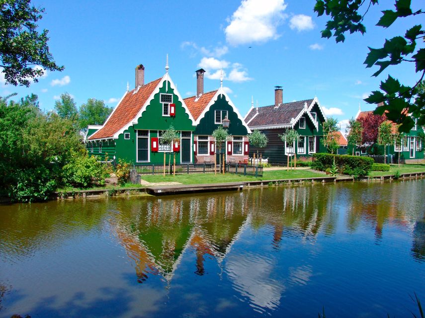 Green timber houses along the water at Zaanse Schans