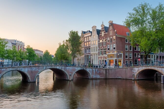 Amsterdam: Haunted History and Ghost Walking Tour - Guides who shape the experience