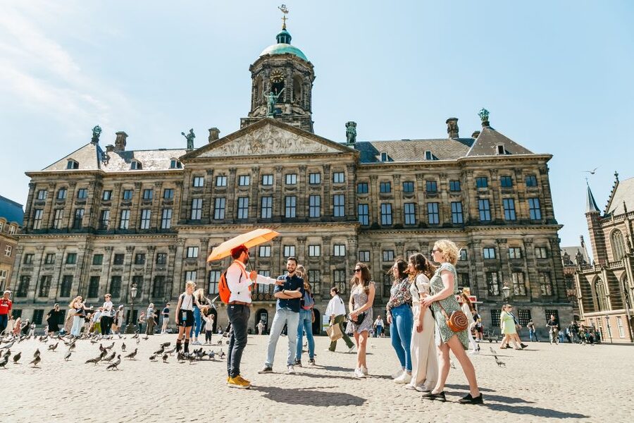 Amsterdam: Historical Highlights Walking Tour with Tasting - Amsterdam’s LGBT street and modern city life