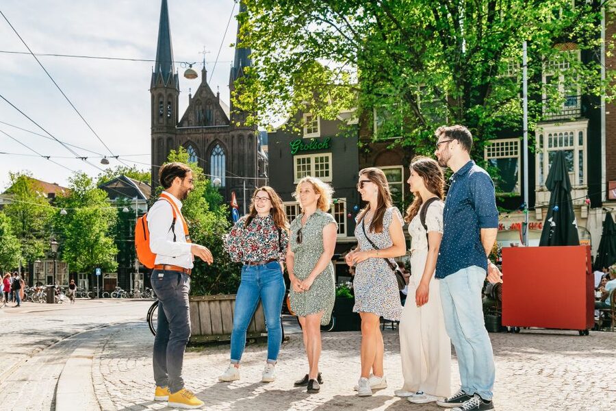 Amsterdam: Historical Highlights Walking Tour with Tasting - What the guides add to the experience
