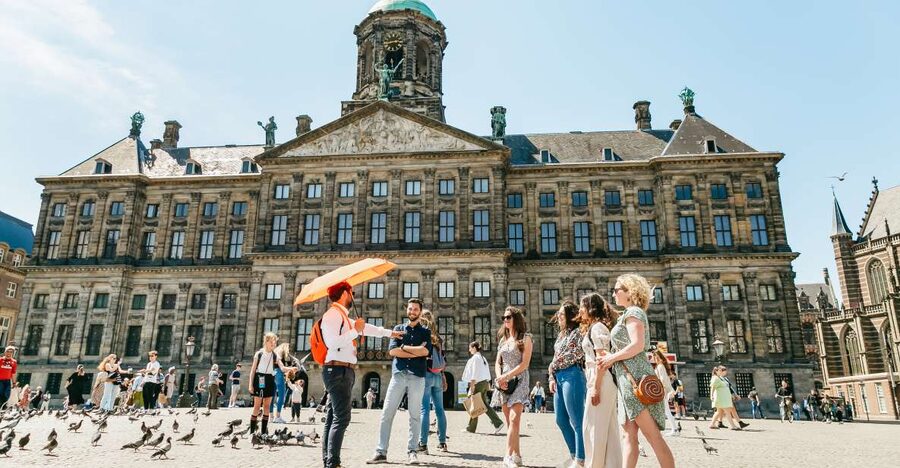 Amsterdam: Historical Highlights Walking Tour with Tasting - The Dutch tasting, with one important warning