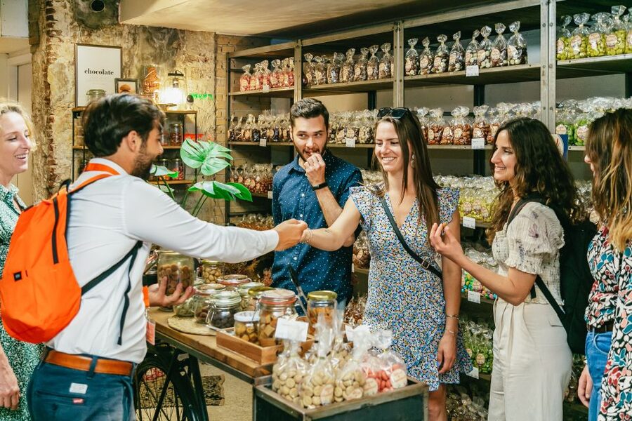Amsterdam: Historical Highlights Walking Tour with Tasting - Following Amsterdam’s trade and Golden Age story