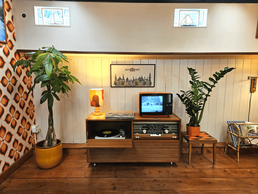 Amsterdam: Houseboat Museum Entry Ticket - A 1970s home for four people