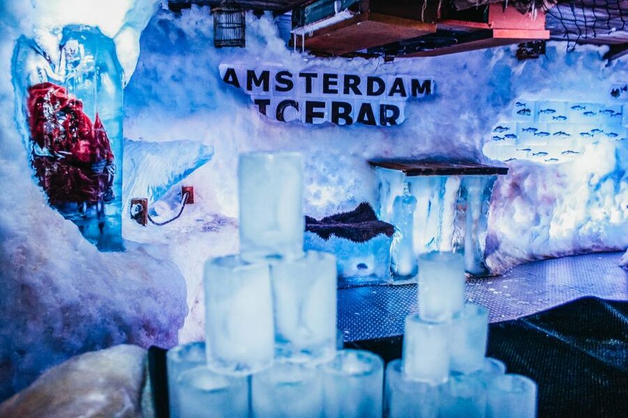 Amsterdam: Icebar Entry Ticket with 3 Drinks - Starting in the warm lounge near Rembrandtplein