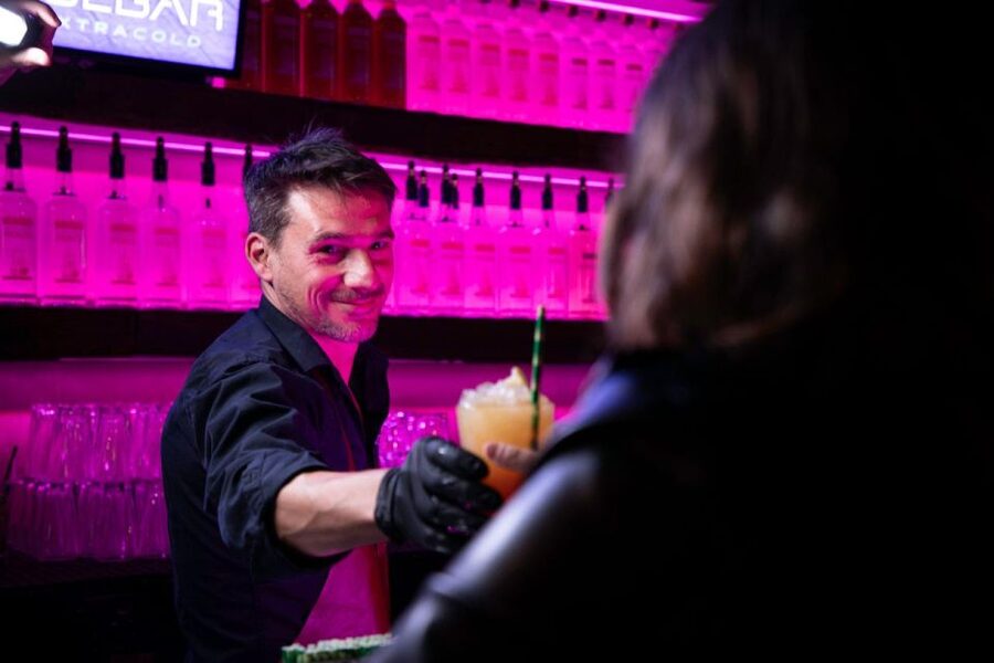 Amsterdam: Icebar Entry Ticket with 3 Drinks - Photos, music, and the extra costs