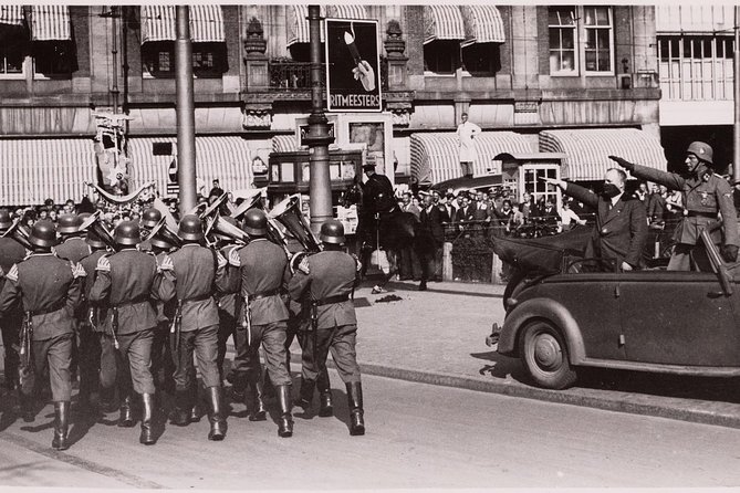 Amsterdam in World War II Tour - The guides and the small-group format