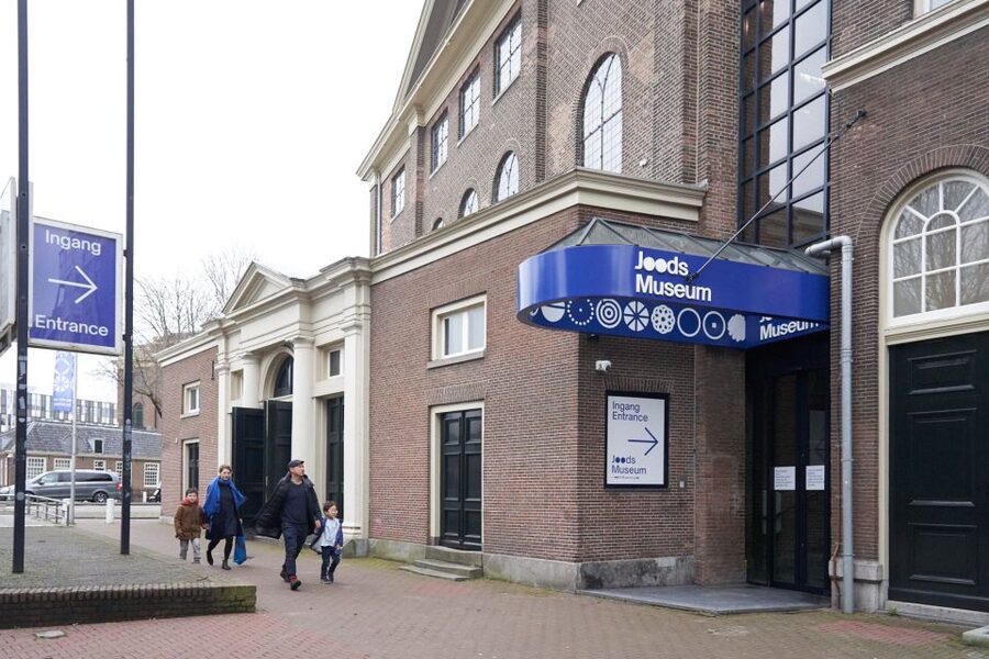 Amsterdam: Jewish Cultural Quarter & Gassan Diamonds - Entering the Portuguese Synagogue