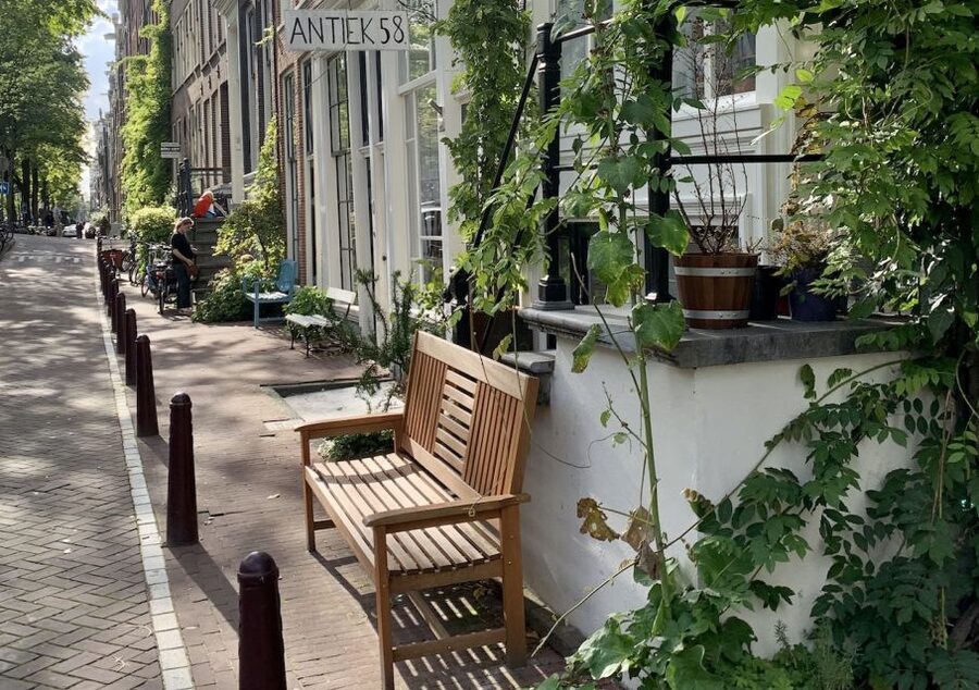 Amsterdam: Jordaan District Tour with a German guide - Timing, access, and who should book