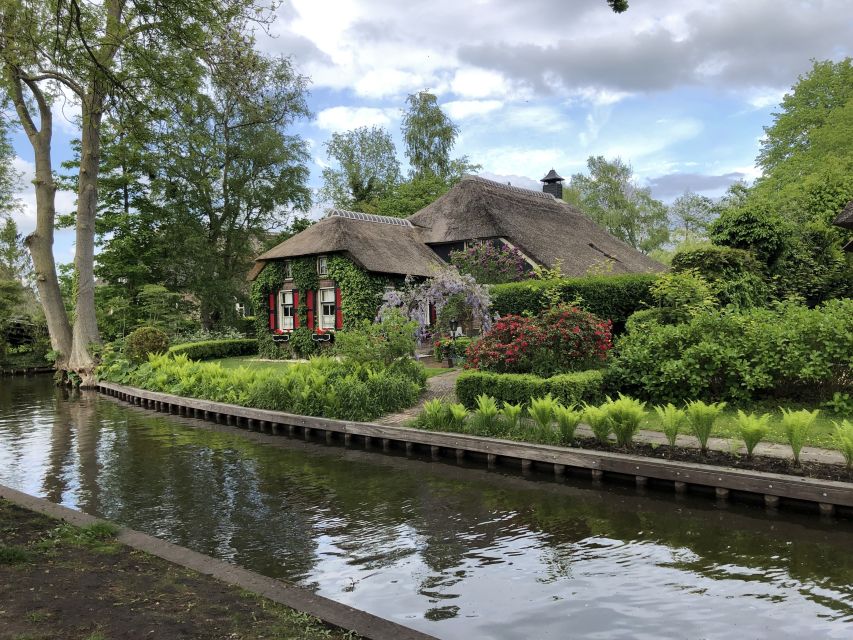 Amsterdam: Keukenhof Tulip Garden and Giethoorn Experience - Who should book this tour